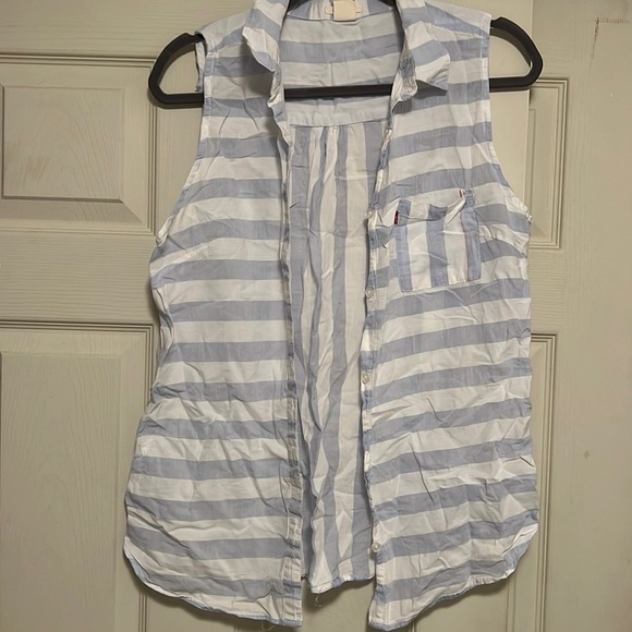 Levi’s Sleeveless Shirt - Picture 1 of 4